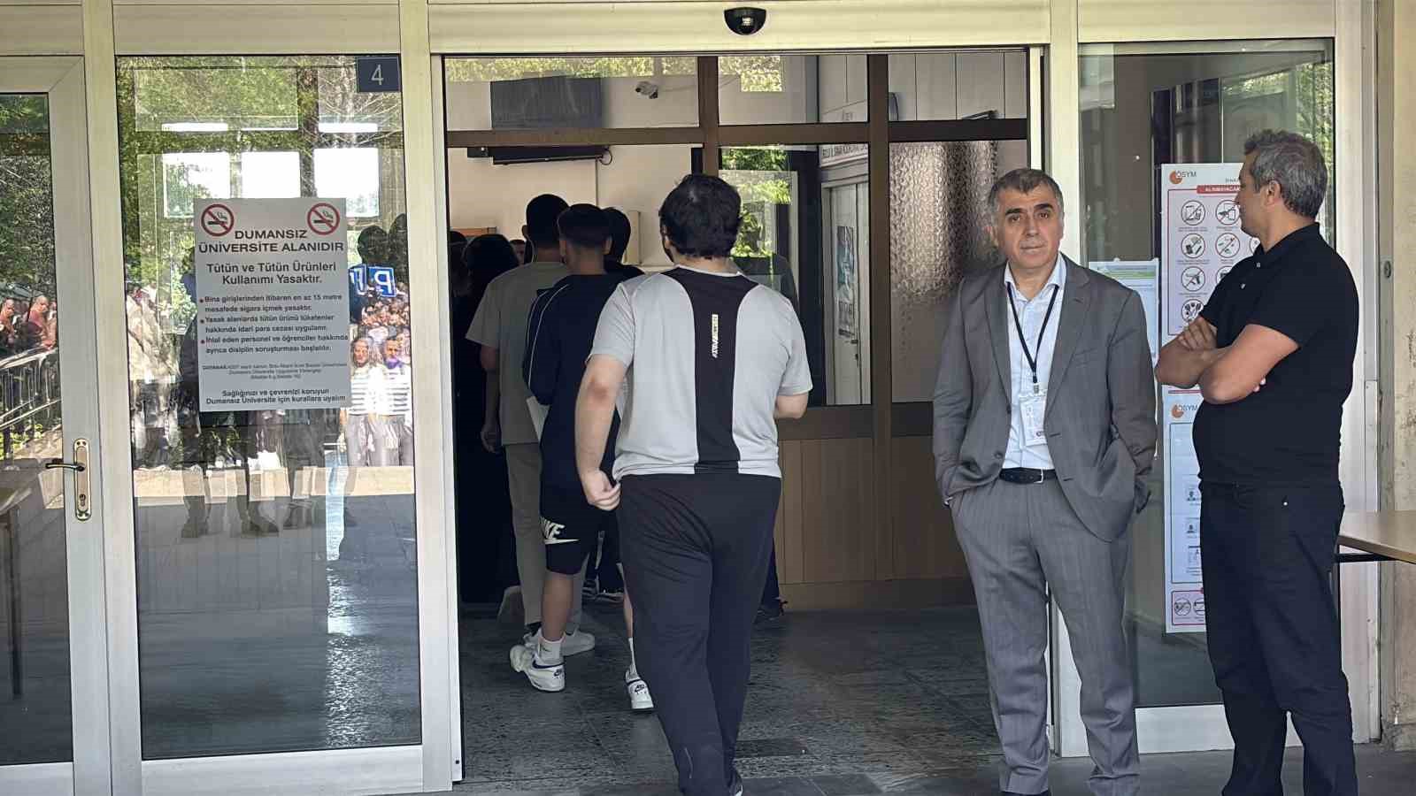 Bolu’da binlerce üniversite adayı AYT için ter döküyor 5 boluda binlerce universite adayi ayt icin ter dokuyor 1 CafeHyTy