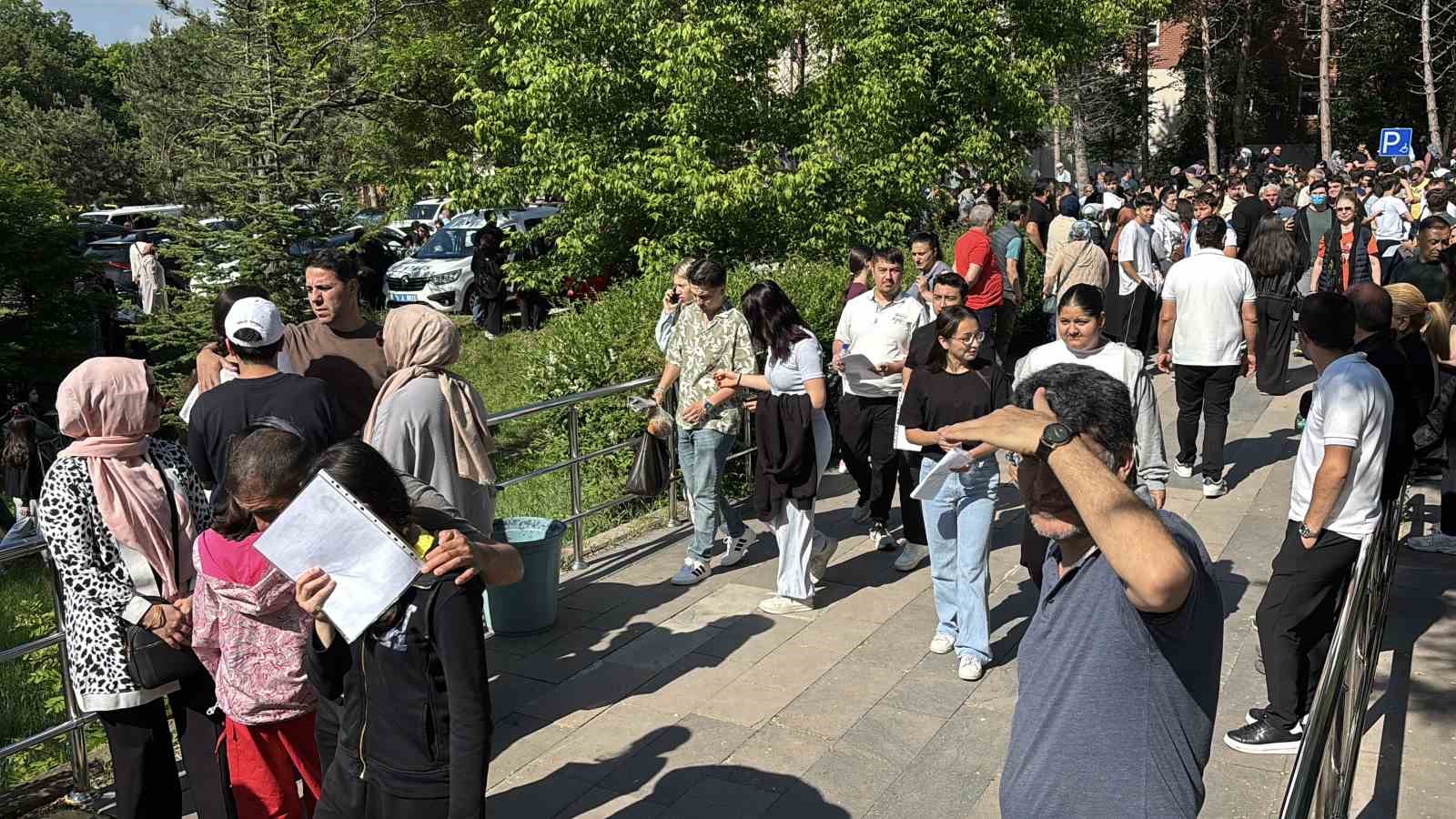 Bolu’da binlerce üniversite adayı AYT için ter döküyor 6 boluda binlerce universite adayi ayt icin ter dokuyor 2 OFlH54JD