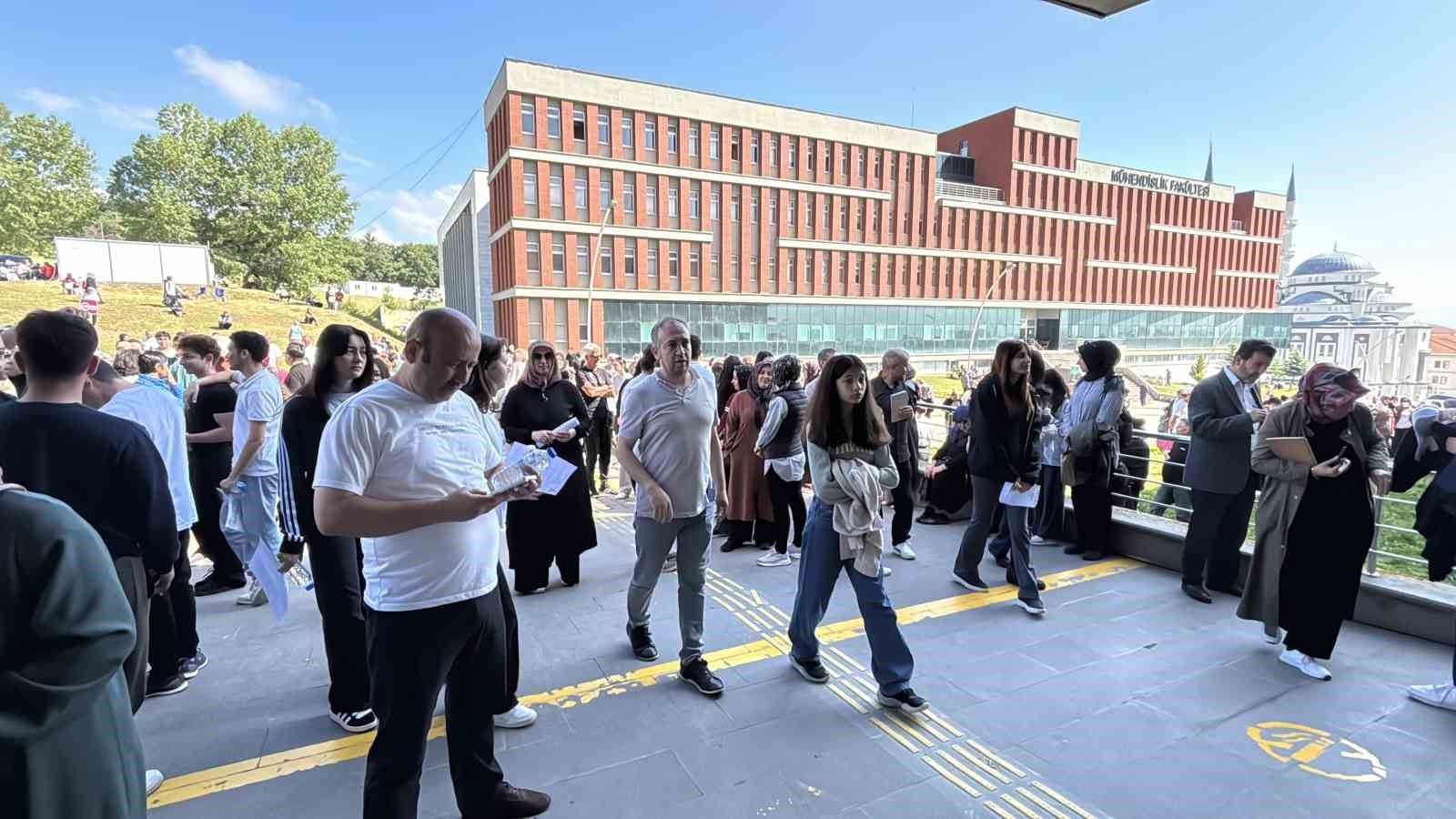 Bolu’da binlerce üniversite adayı AYT için ter döküyor 9 boluda binlerce universite adayi ayt icin ter dokuyor 5 2UaDer1N