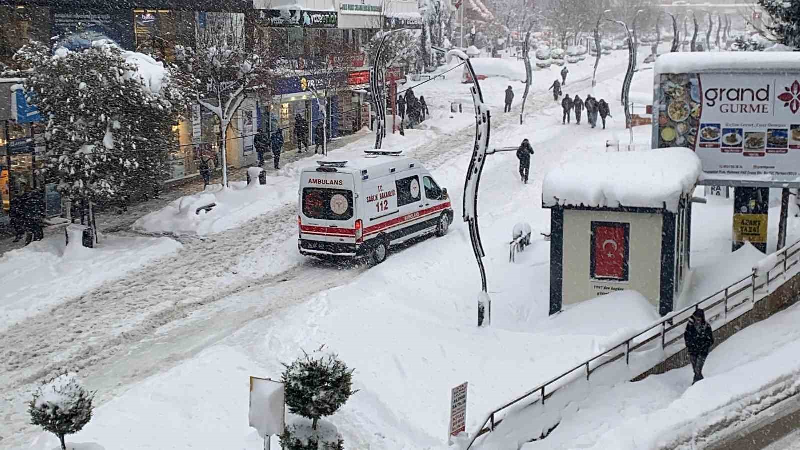 boluda bir ambulansin karla imtihani kamerada 1 ZNOvhema