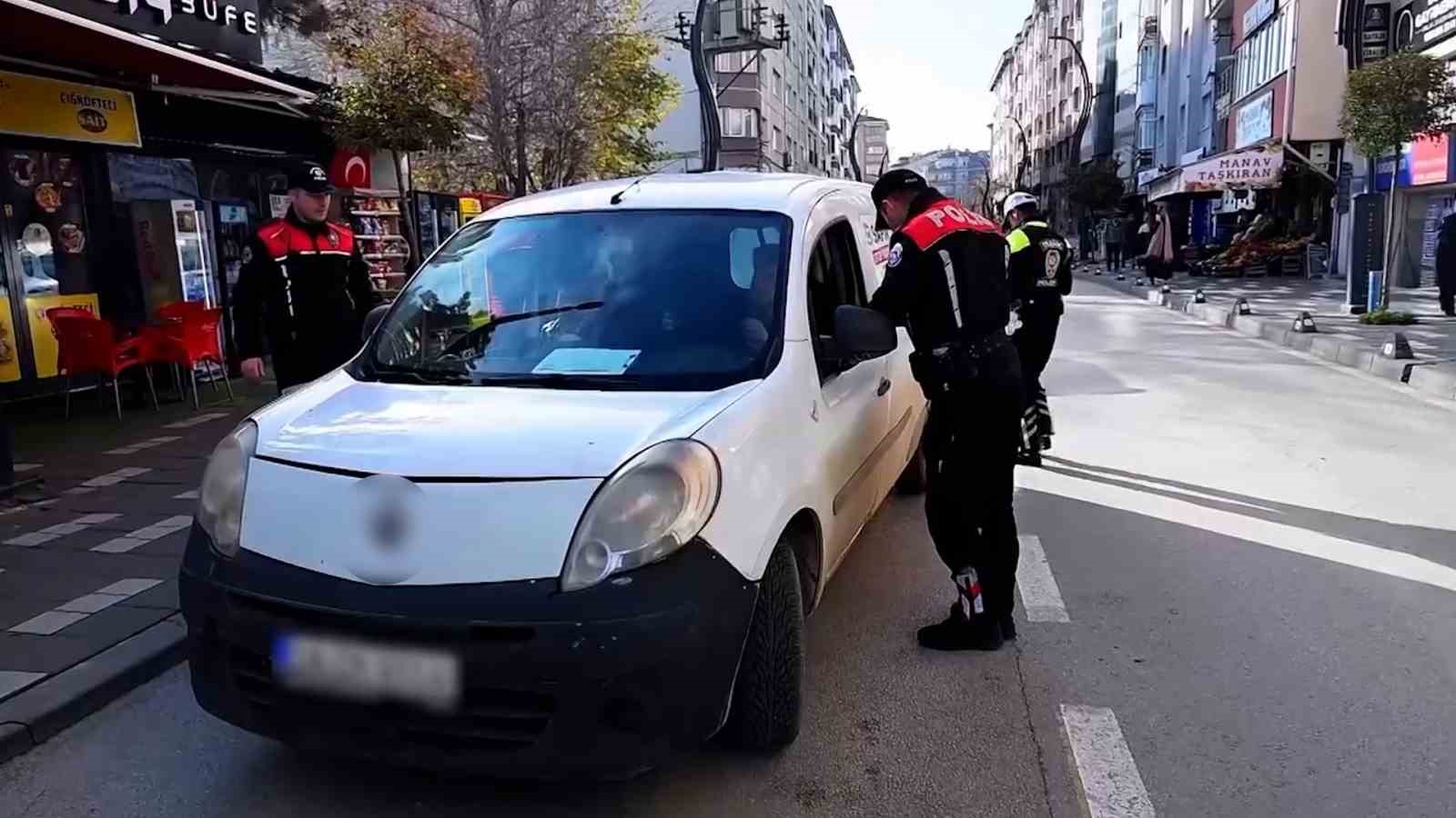 boluda bir haftada 100 supheli ve 19 duzensiz gocmen yakalandi 0 F18QNZ8U