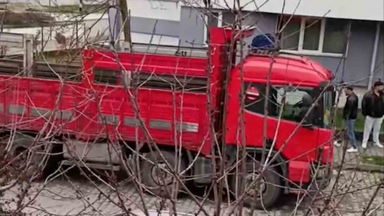 boluda calinti tir sokakta park halinde bulundu 2 3V4hVHIH
