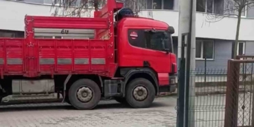 boluda-calinti-tir-sokakta-park-halinde-bulundu-FJpK6TRT.jpg