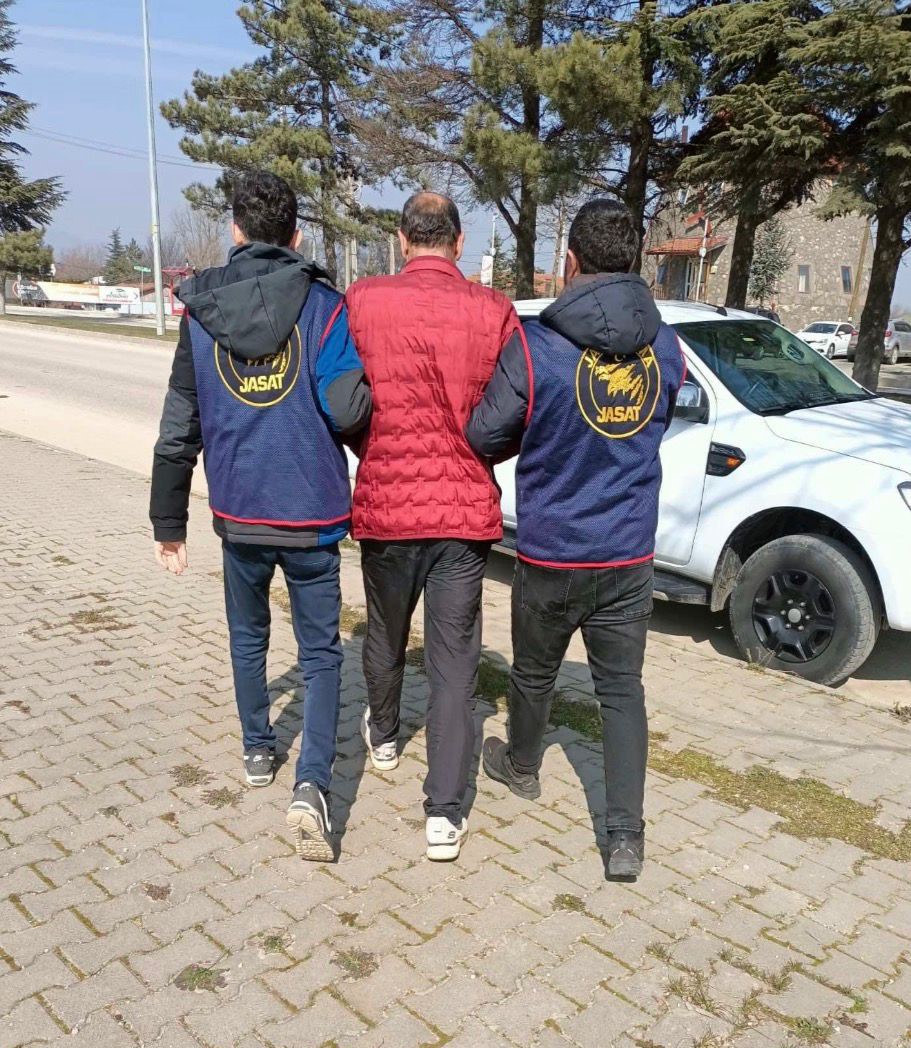 boluda cesitli suclardan aranan 6 hukumlu yakalandi 0 Q27B6PpZ