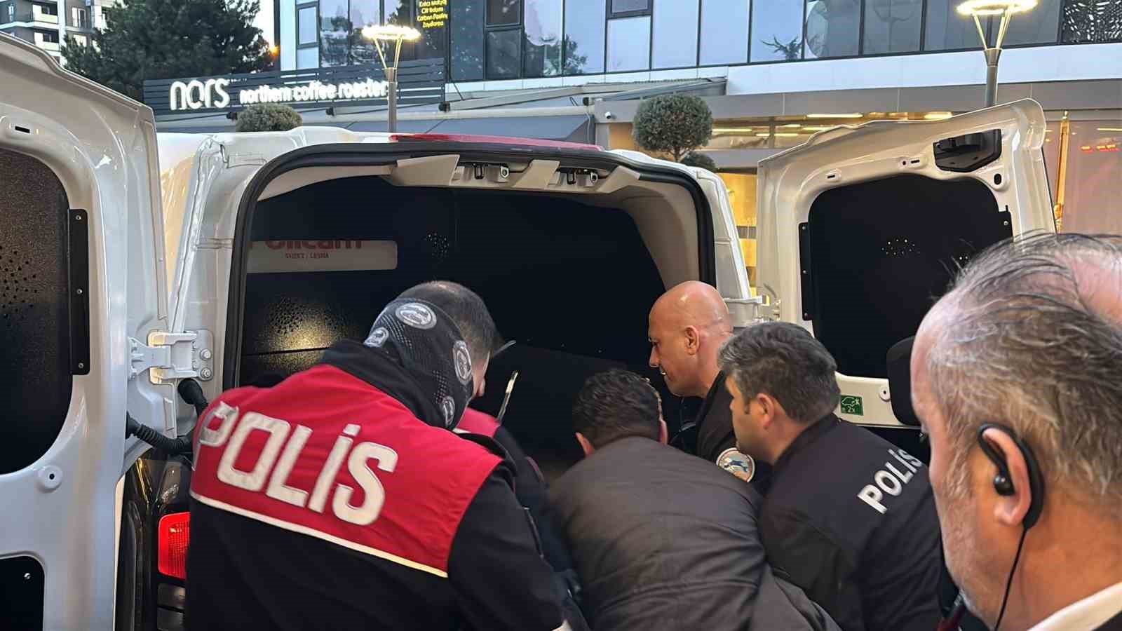boluda cevreye rahatsizlik veren sahis gozaltina alindi 4 YLJQDgWA