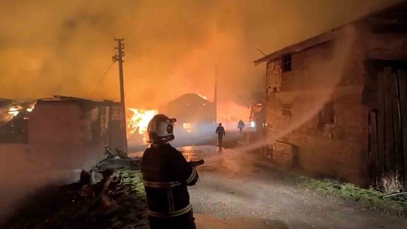 boluda cikan yanginda cok sayida yapi kule dondu 1