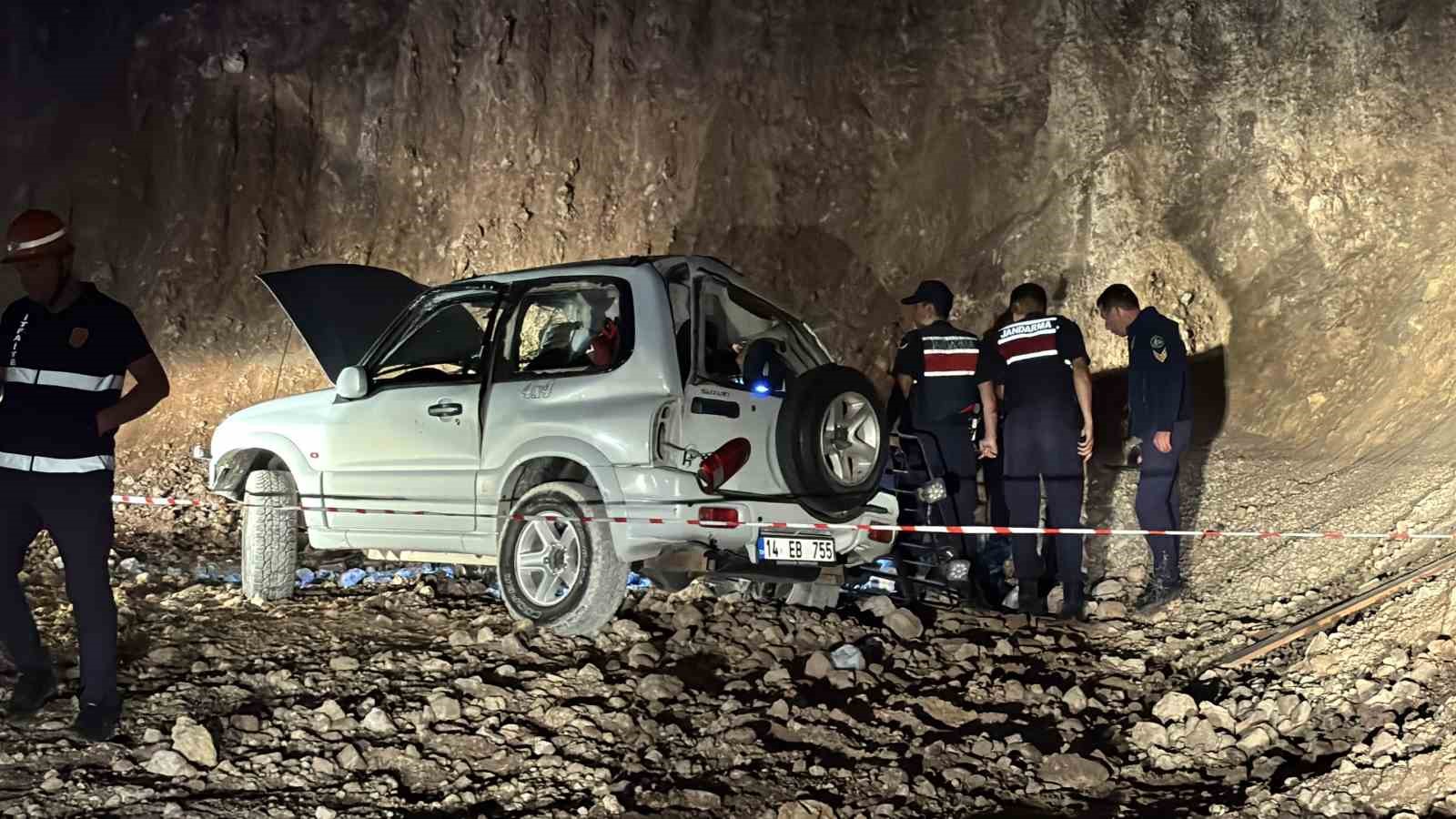 boluda cip 15 metrelik ucurumdan uctu 2 sevgili hayatini kaybetti 1 yarali 7 uJVzVeqf