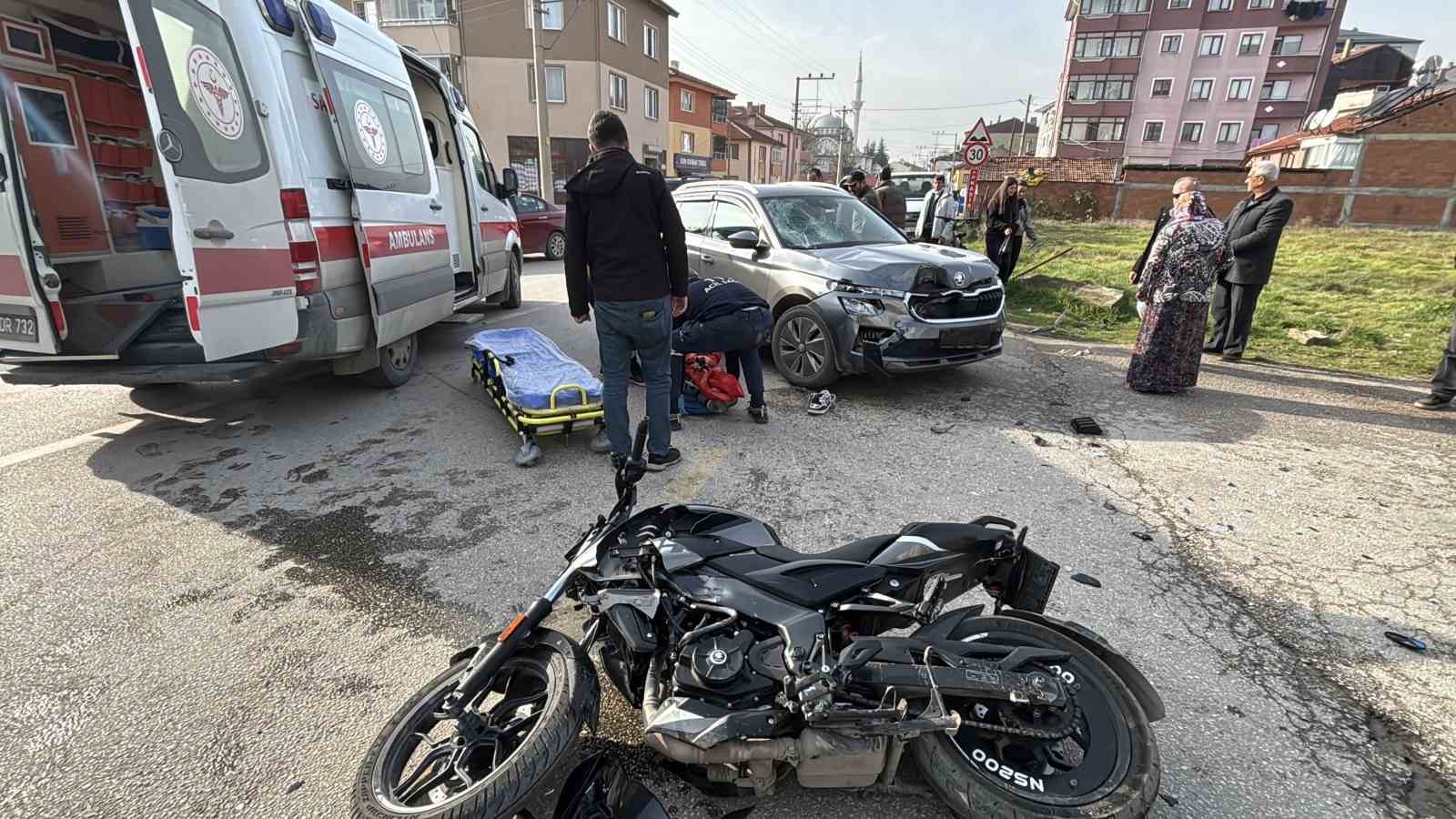 Bolu’da ciple çarpışan motosikletli yaralandı 6 boluda ciple carpisan motosikletli yaralandi 2 PDArkIBK