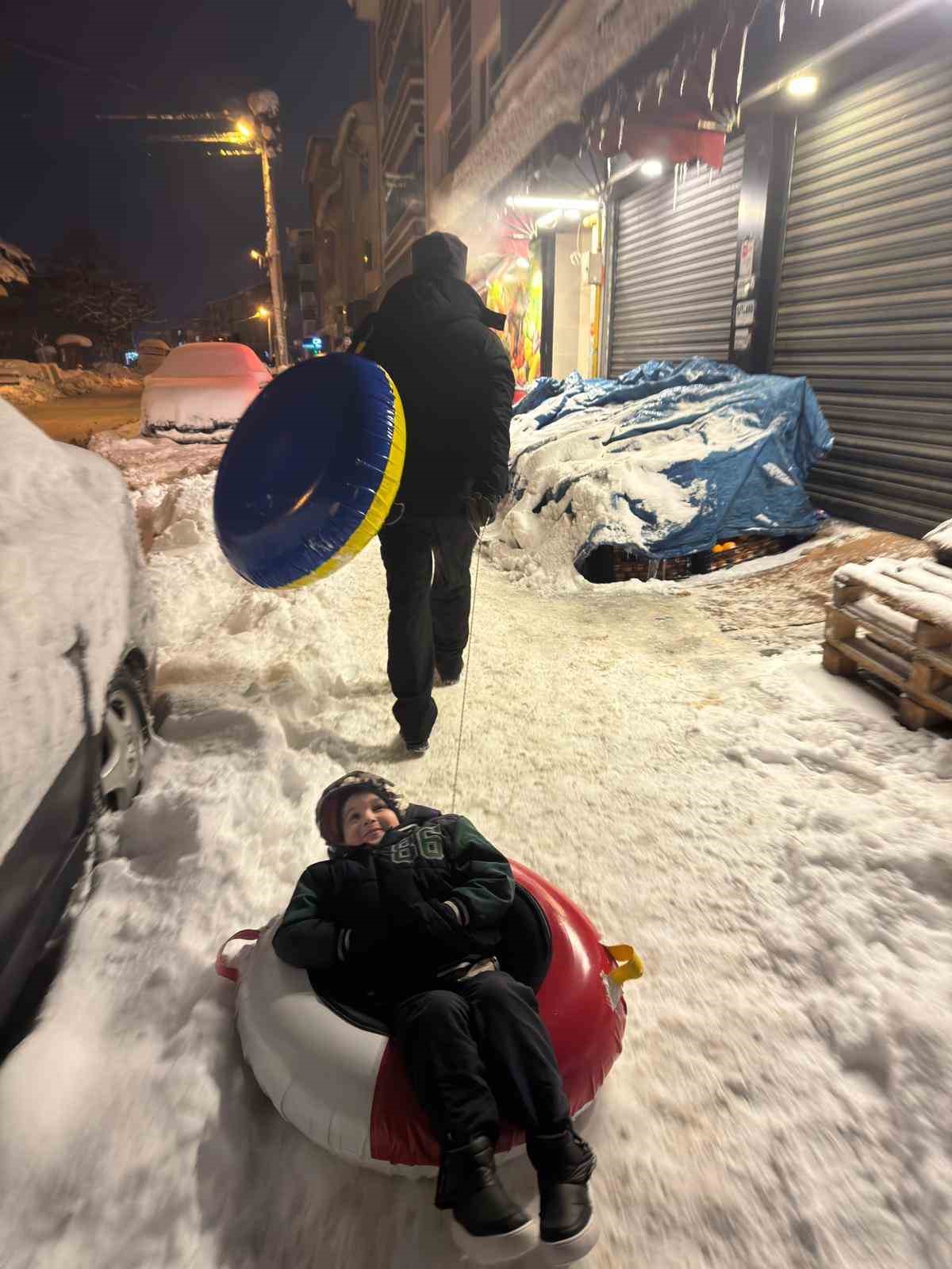 boluda cocuklar gece saatlerinde karin keyfini cikardi 1 qgiEJZQ5