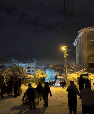 boluda-cocuklar-gece-saatlerinde-karin-keyfini-cikardi-ERHig8HL.jpg