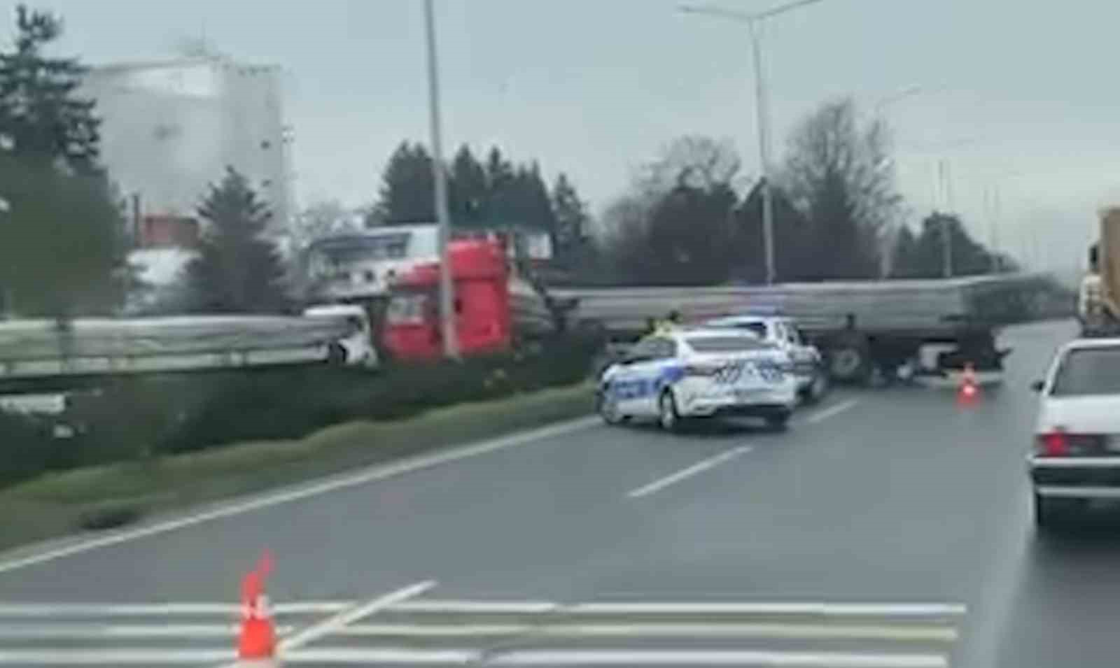 boluda d 100 kara yolunda tir makasladi 0