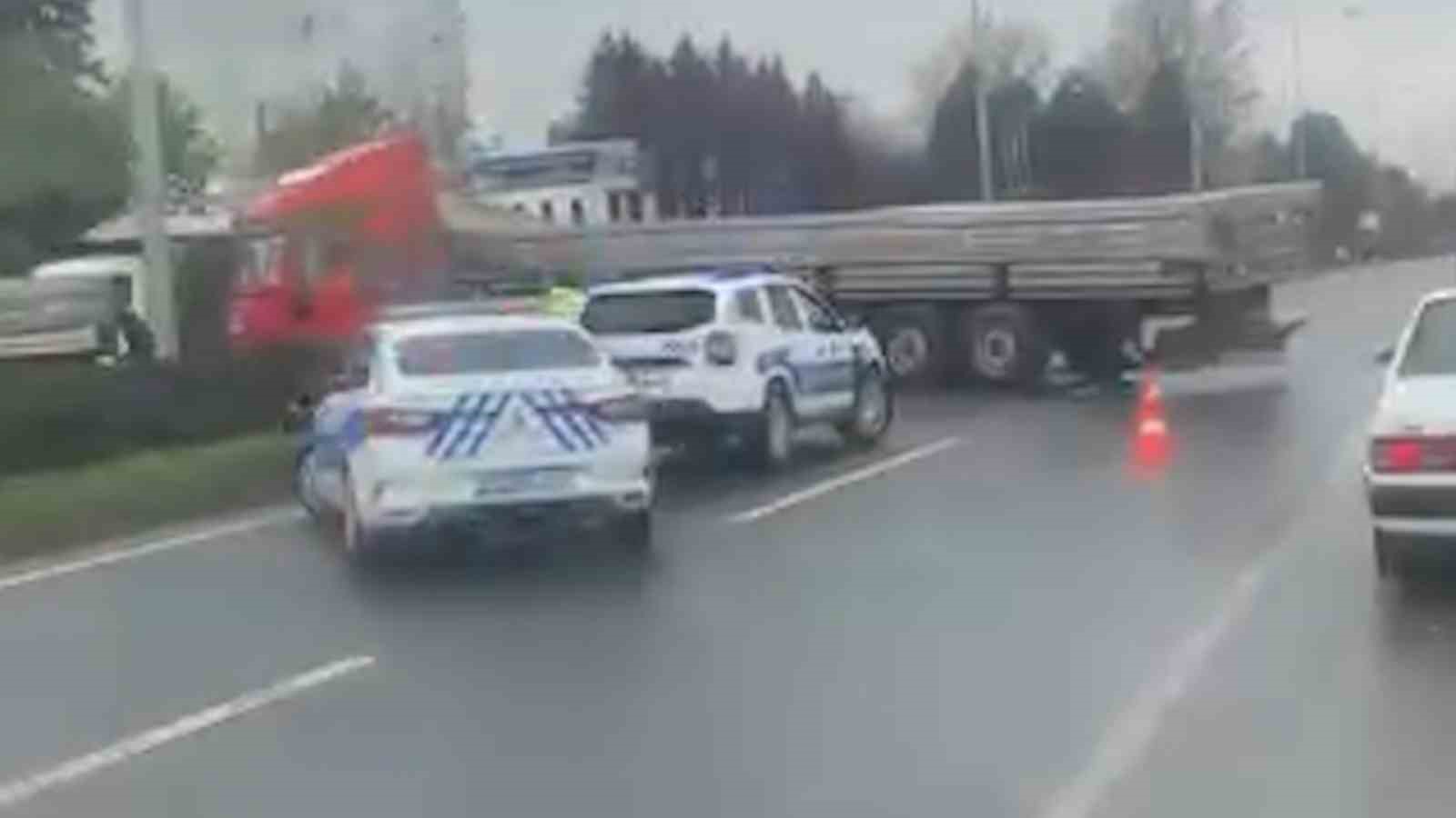 boluda d 100 kara yolunda tir makasladi 1