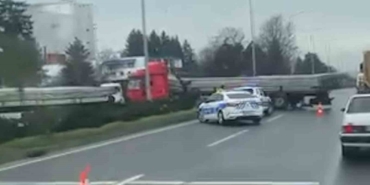 boluda-d-100-kara-yolunda-tir-makasladi-nddfwpkC.jpg