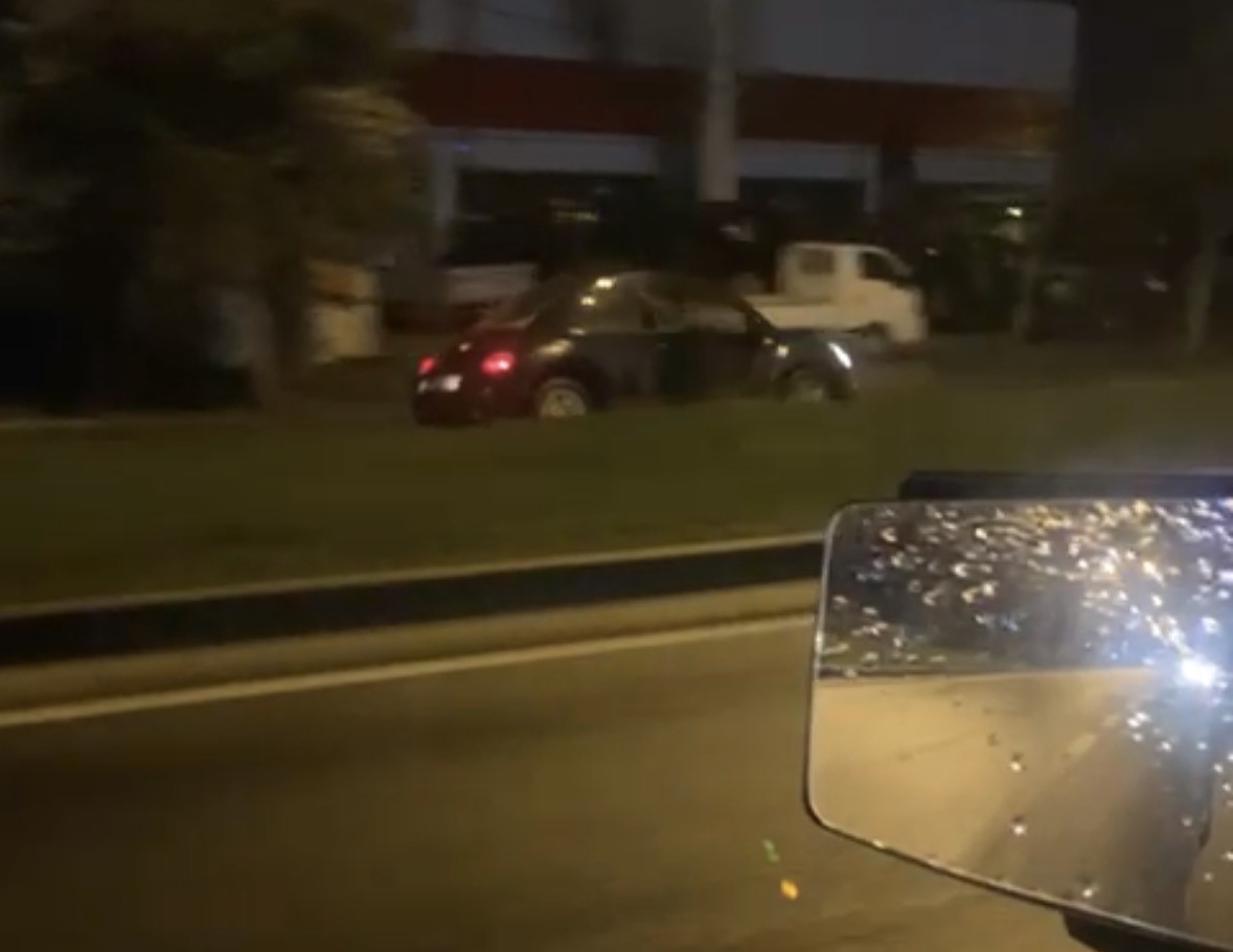 boluda d 100de bir otomobil ters seritten kilometrelerce gitti 0 JdE1lQsP