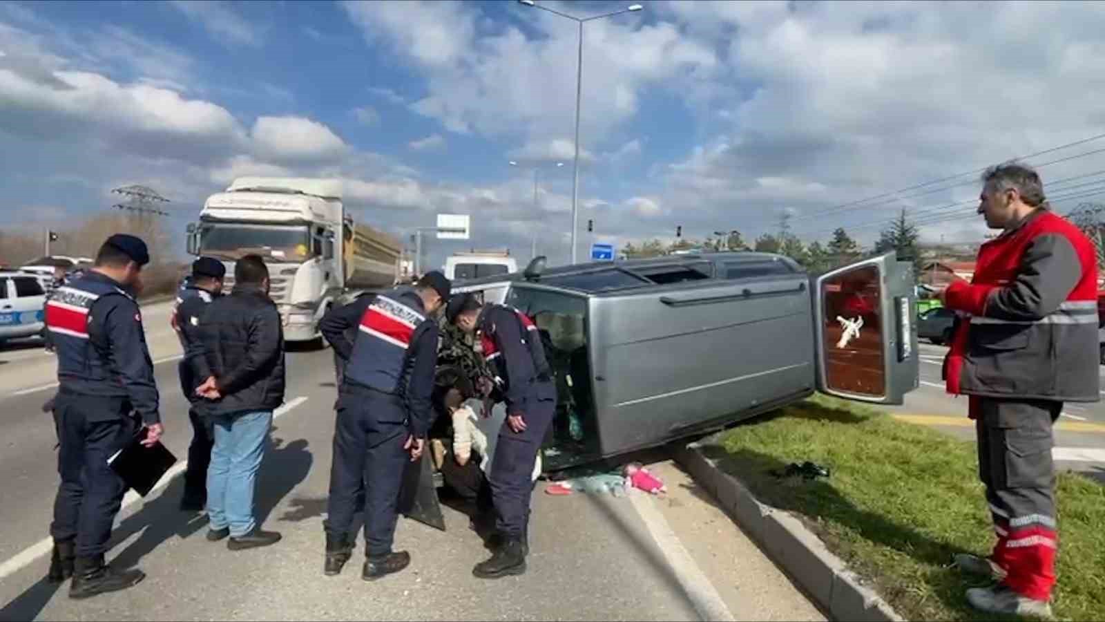 boluda d 100de feci kaza 6si cocuk 9 kisi yaralandi 3 5WQNIhBR