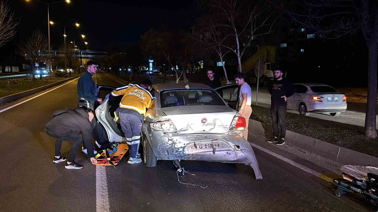 Bolu’da D-100’de iki otomobil çarpıştı: 2 yaralı 5 boluda d 100de iki otomobil carpisti 2 yarali 1 Hk2aJkJS