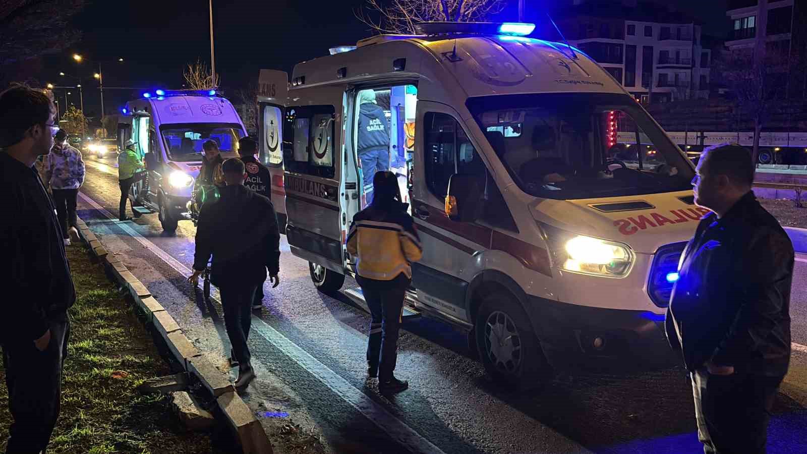 Bolu’da D-100’de iki otomobil çarpıştı: 2 yaralı 7 boluda d 100de iki otomobil carpisti 2 yarali 3 esRussdi