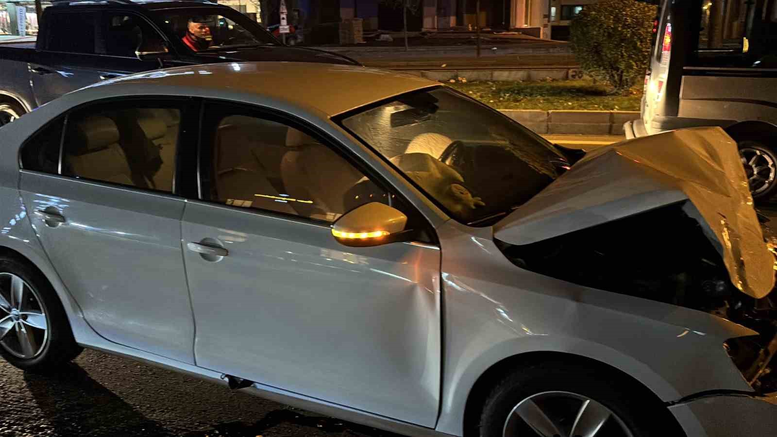Bolu’da D-100’de iki otomobil çarpıştı: 2 yaralı 9 boluda d 100de iki otomobil carpisti 2 yarali 5 ytt8miCa