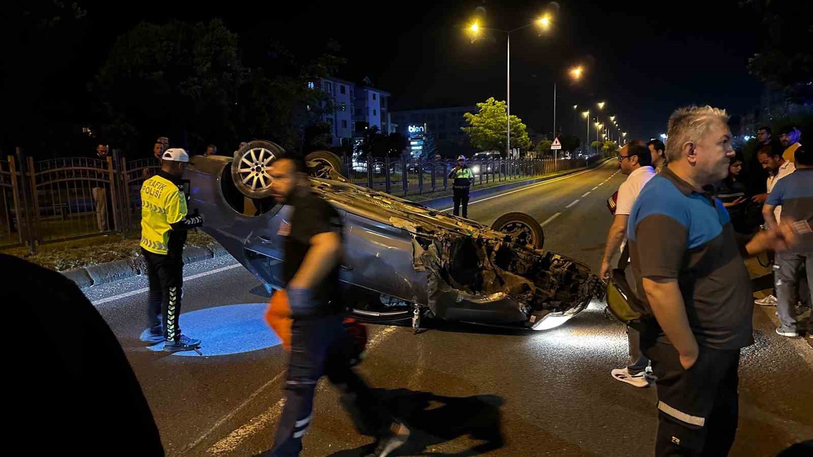 Bolu’da D-100’de takla atan otomobilden burunları bile kanamadan çıktılar 6 boluda d 100de takla atan otomobilden burunlari bile kanamadan ciktilar 2 4H3EvdnY