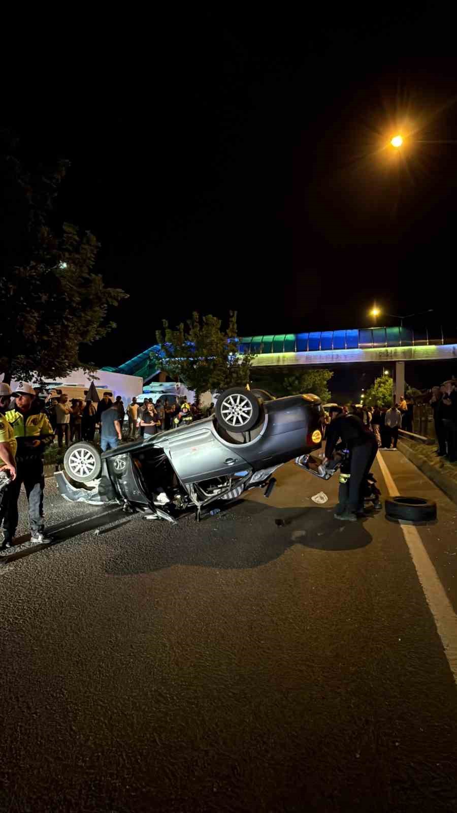Bolu’da D-100’de takla atan otomobilden burunları bile kanamadan çıktılar 7 boluda d 100de takla atan otomobilden burunlari bile kanamadan ciktilar 3 LSu3AYMa