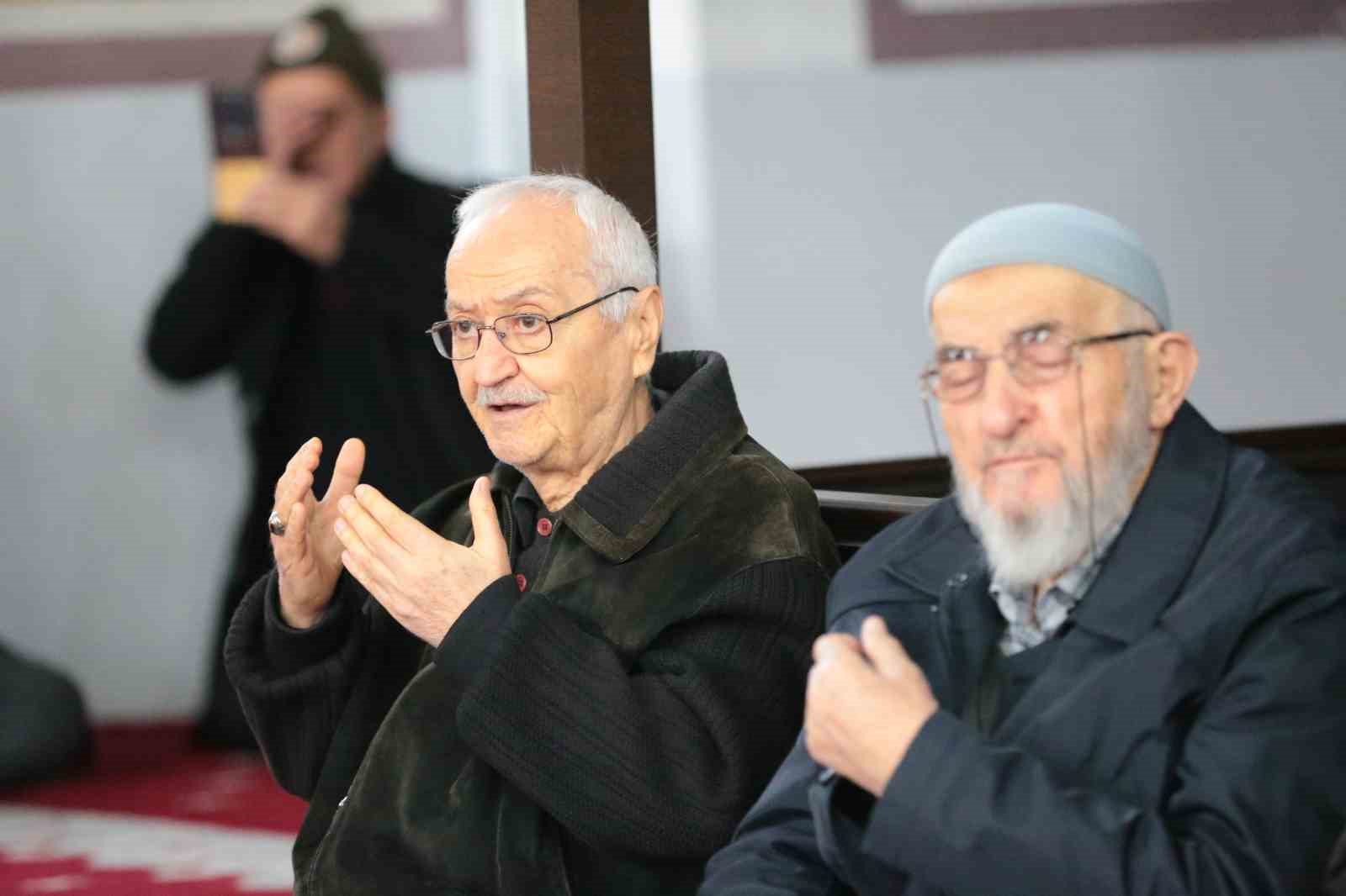 boluda depremde hayatini kaybedenler dualarla anildi 5 i7yZUWUQ