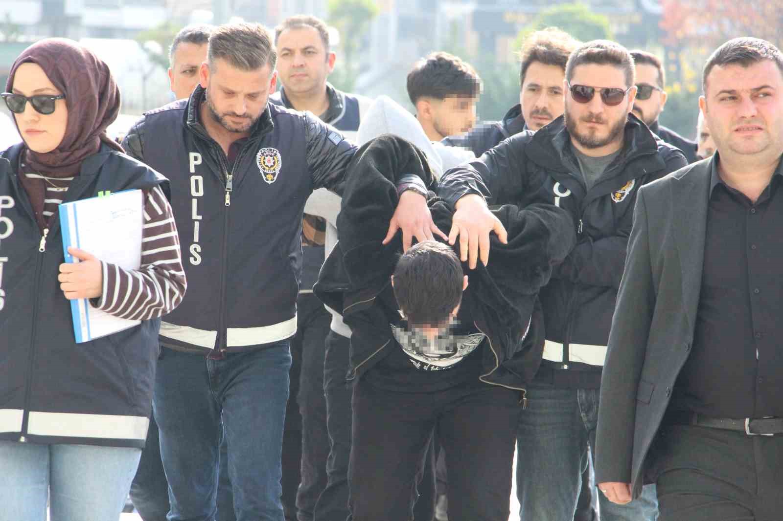 boluda dolandiricilik operasyonu 5 supheli adliyede 1 BBC86NT9