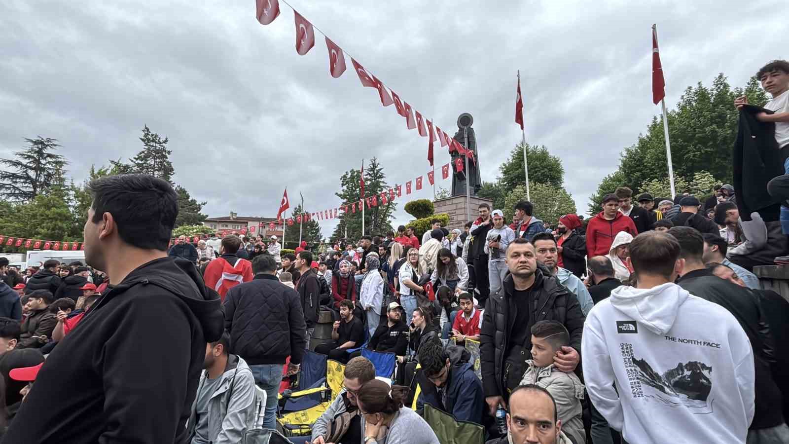 Bolu’da ’Dünya Kupası’ coşkusu sokağa taştı: Anıtpark’ta tarihi heyecan 5 boluda dunya kupasi coskusu sokaga tasti anitparkta tarihi heyecan 1 EA6SsJ8Y
