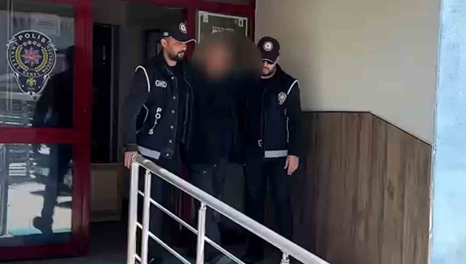 boluda durdurulan kamyondan 10 duzensiz gocmen cikti surucu tutuklandi 2 RrZCTGZk