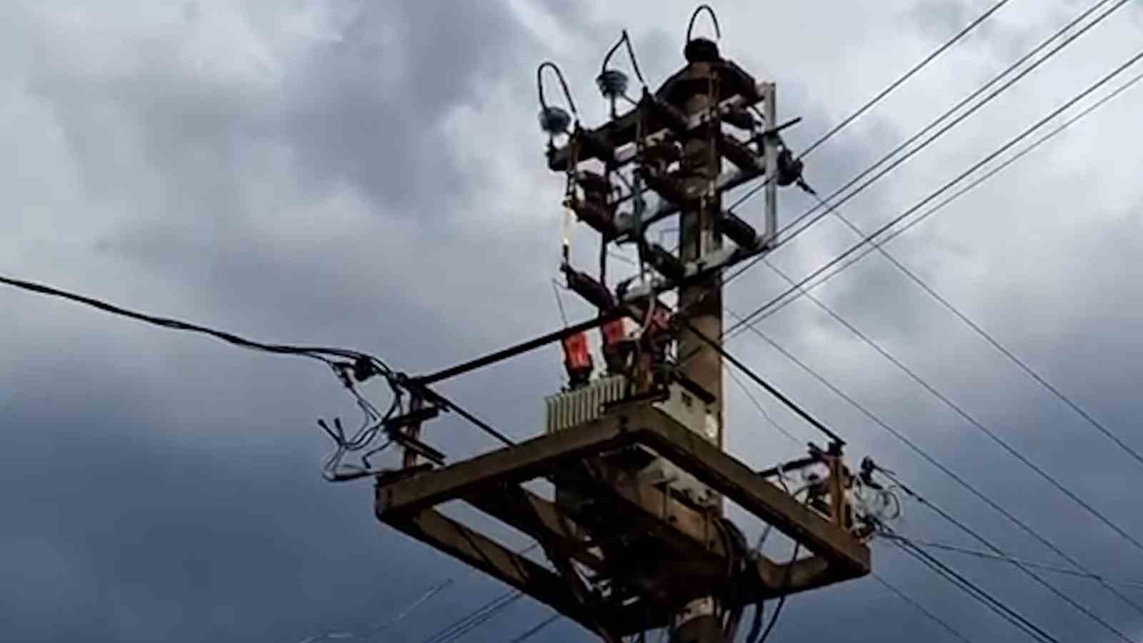 boluda elektrik diregine yildirim dustu 0