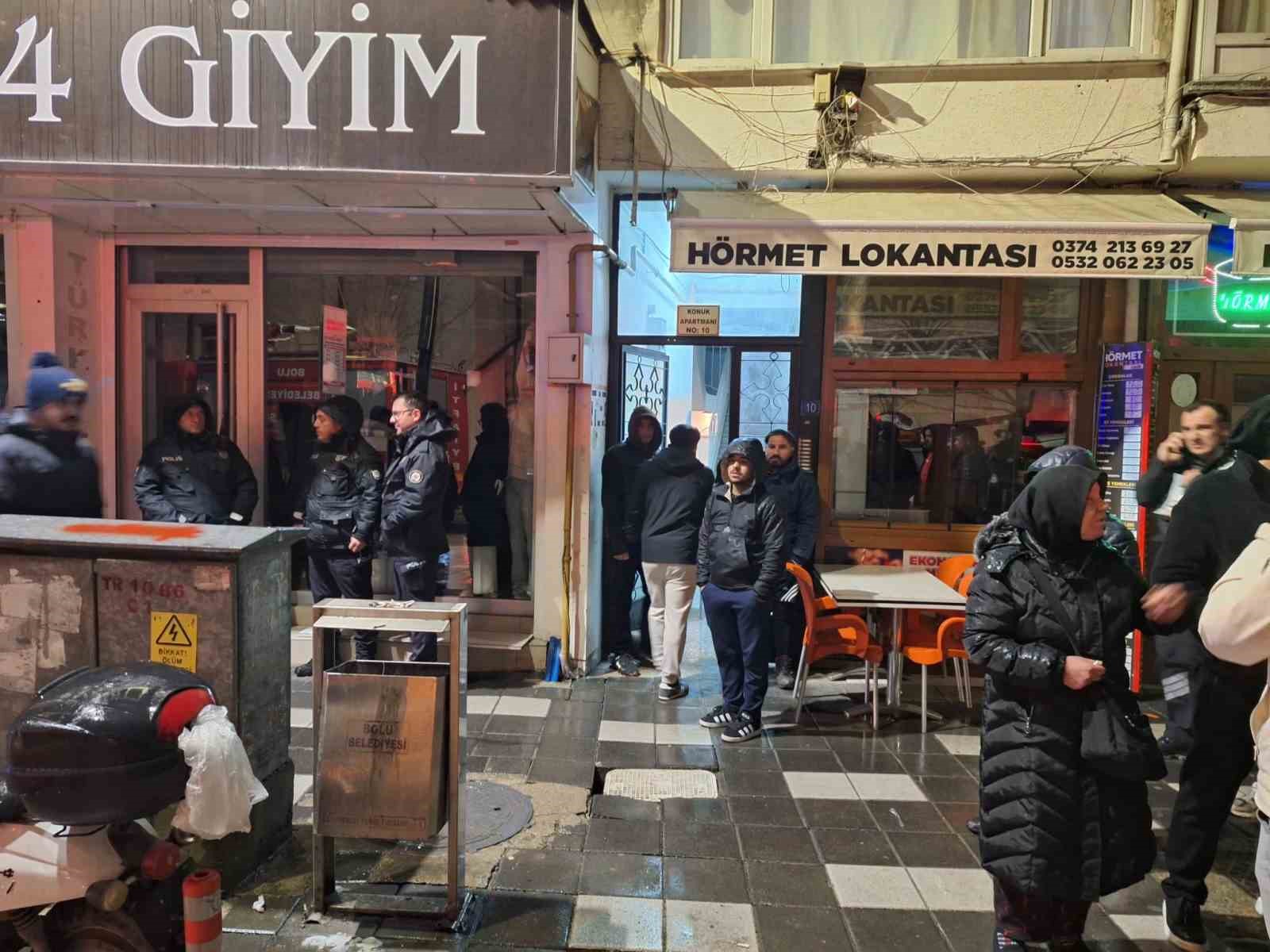 Bolu’da gece saatlerinde korkutan yangın: 2 kişi dumandan etkilendi 5 boluda gece saatlerinde korkutan yangin 2 kisi dumandan etkilendi 1 JGK87ZpK
