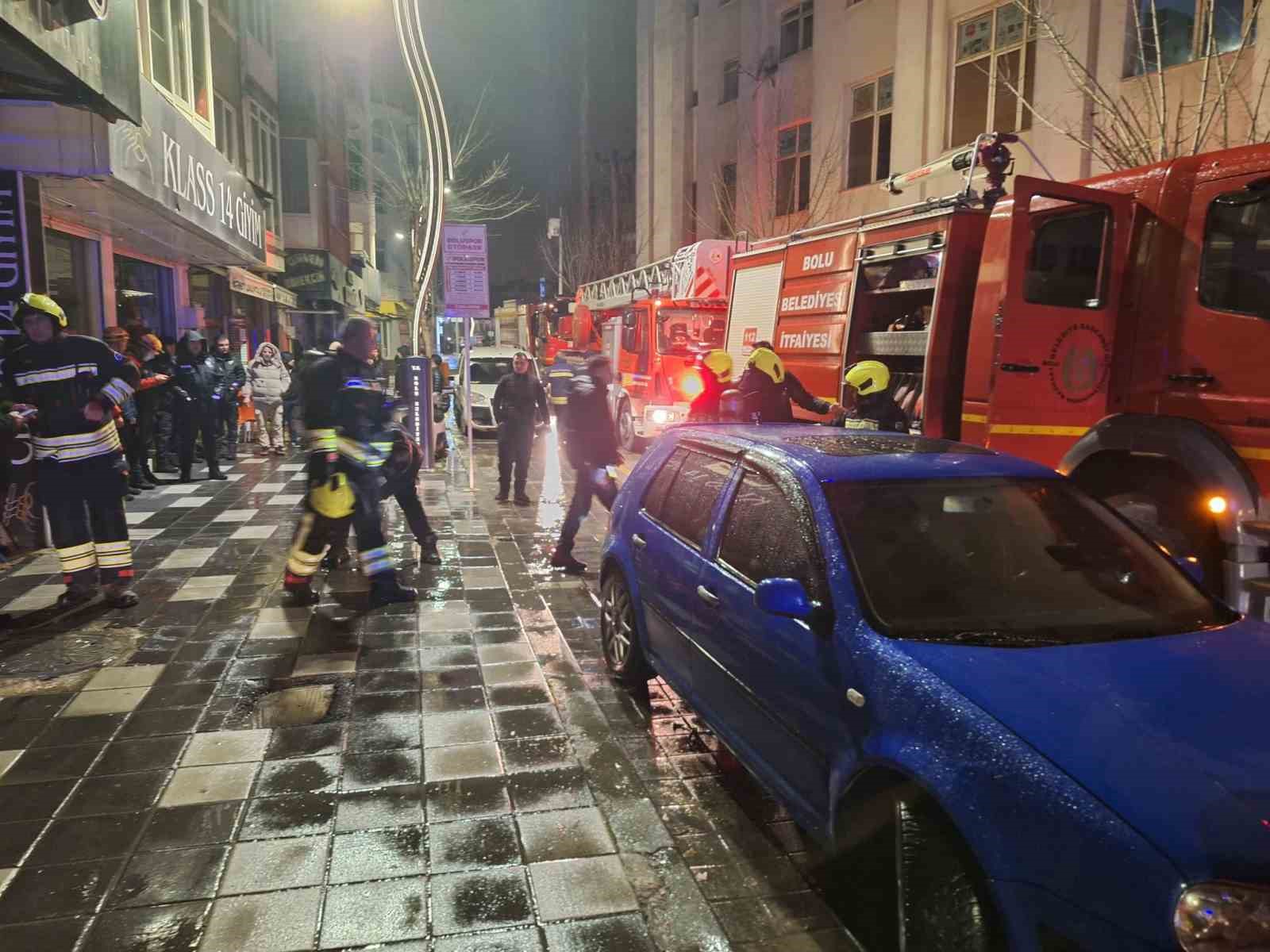 boluda gece saatlerinde korkutan yangin 2 yarali 0 aHDihNEq