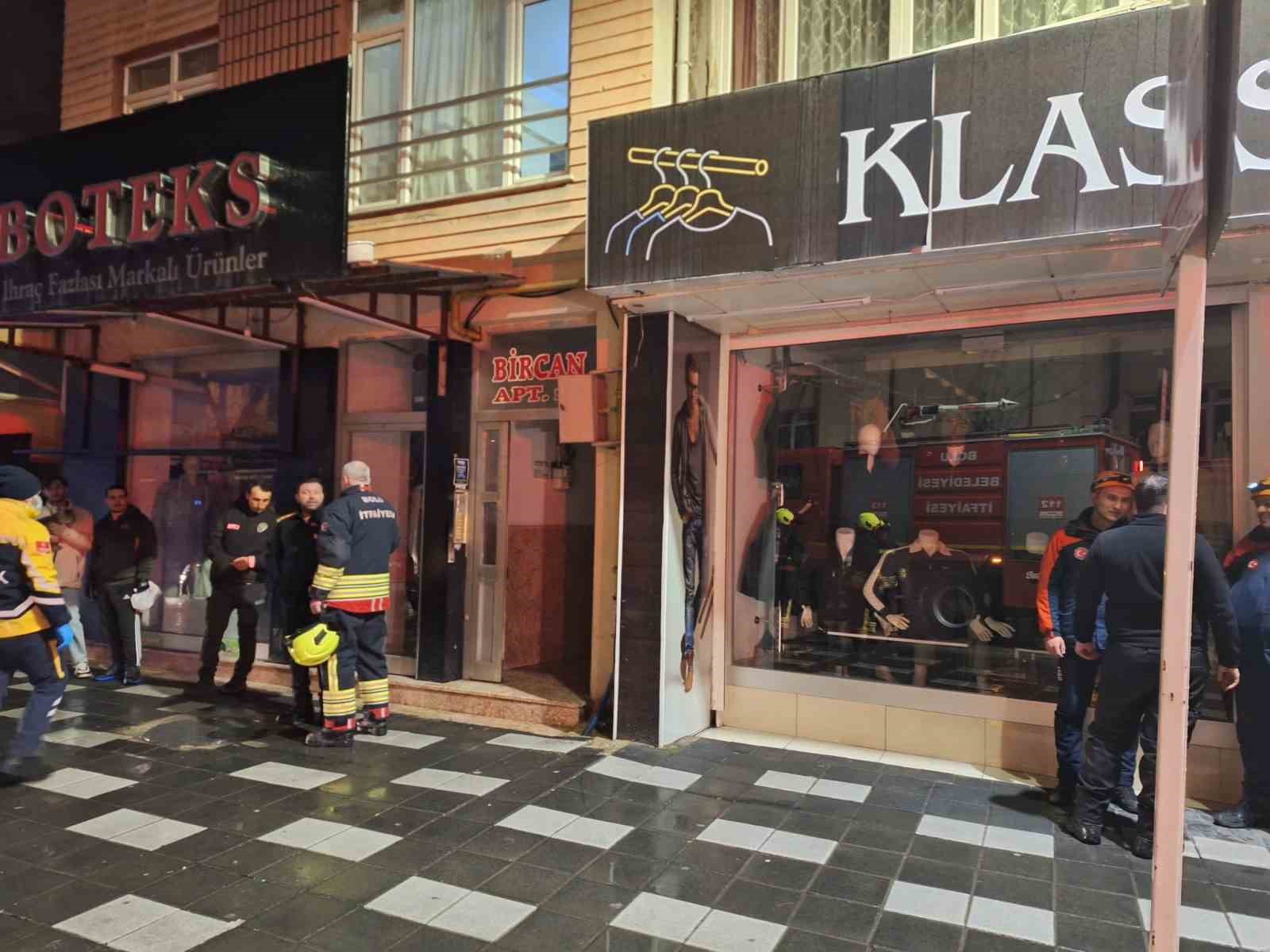 boluda gece saatlerinde korkutan yangin 2 yarali 3