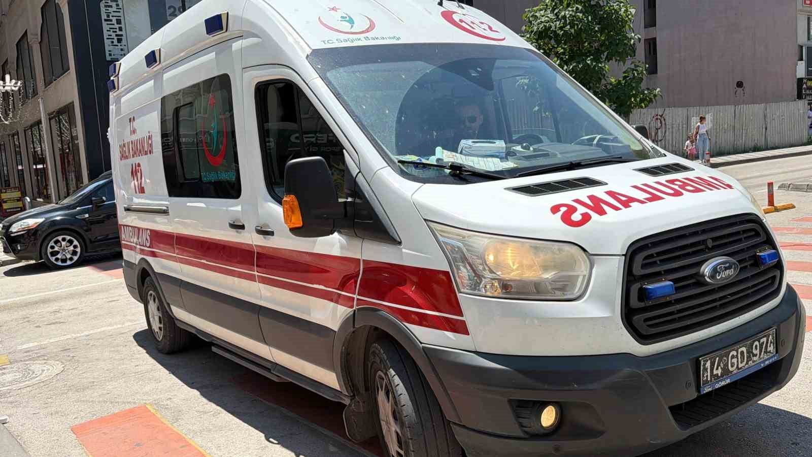 Bolu’da geri manevra yapan panelvan yaşlı kadına çarptı 5 boluda geri manevra yapan panelvan yasli kadina carpti 1 1AhS4STR