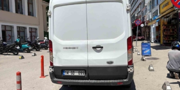 boluda-geri-manevra-yapan-panelvan-yasli-kadina-carpti-NWQiNFXw.jpg