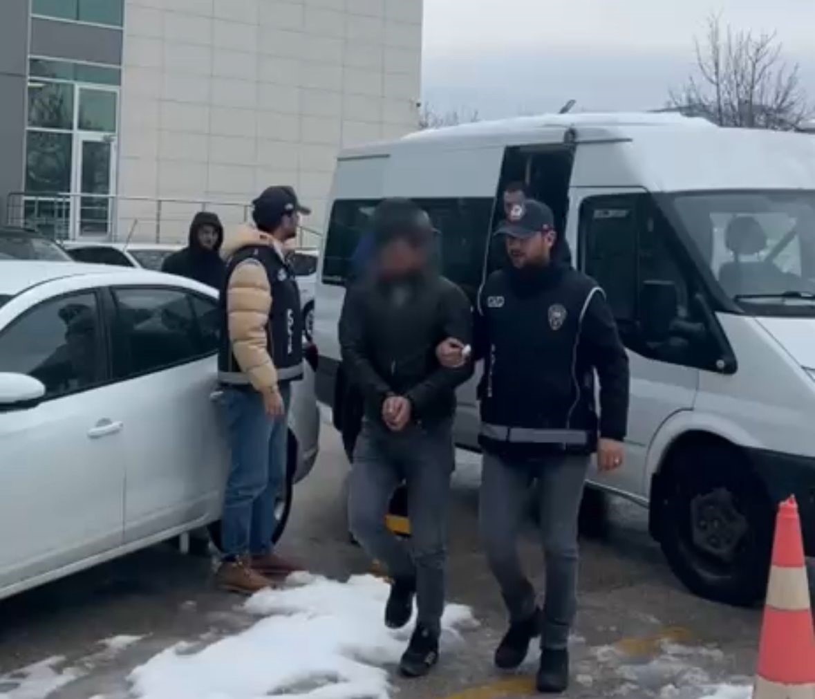 boluda gocmen kacakciligi operasyonu 5 tutuklama 0 z6Ods811