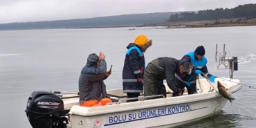 boluda-golun-ortasinda-500-metrelik-kacak-ag-ele-gecirildi-BtGxMxvQ.jpg