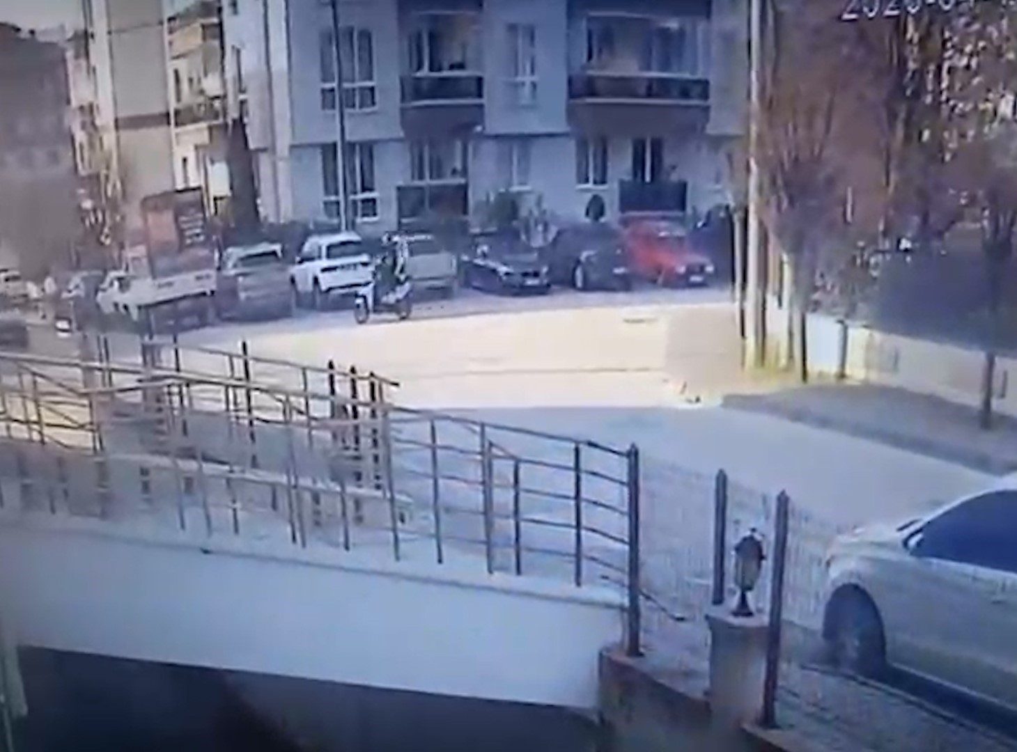 boluda hafif ticari arac ile motosikletin carpistigi kaza kamerada 0 fH24Urd4
