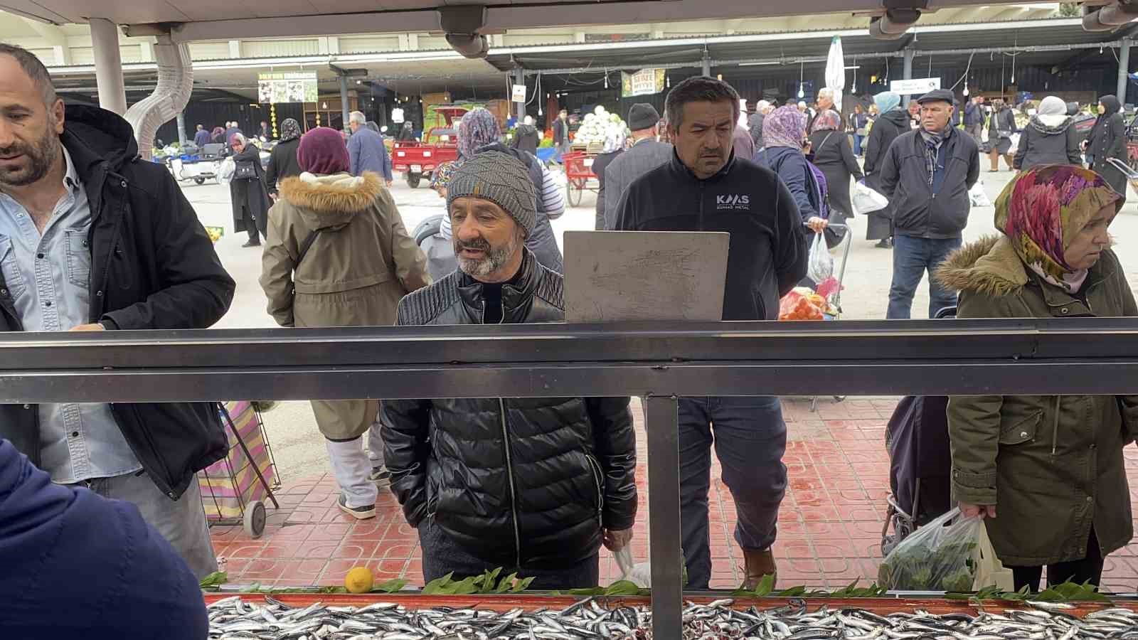 Bolu’da hamsi bolluğu sürüyor: Kilosu 200 liradan rağbet gördü 9 boluda hamsi bollugu suruyor kilosu 200 liradan ragbet gordu 5 1yHMLiTt