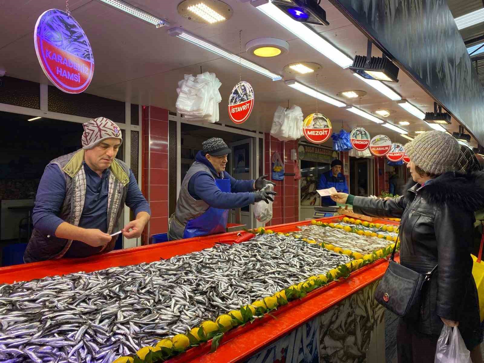 boluda hamsinin kilosu 150 liraya dustu 2 68JjibEe