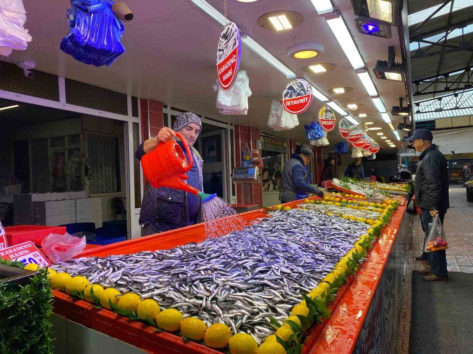boluda hamsinin kilosu 150 liraya dustu 3 lpnXDX6E