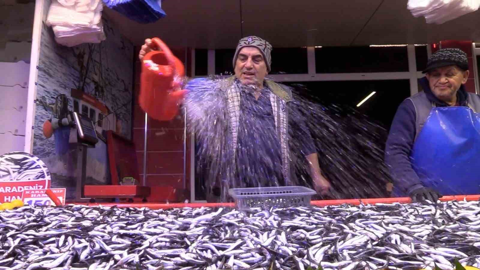boluda hamsinin kilosu 150 liraya dustu 4 yTum86IL