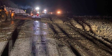 boluda-heyelan-nedeniyle-kapanan-yol-tekrardan-ulasima-acildi-ERzMmUXJ.jpg