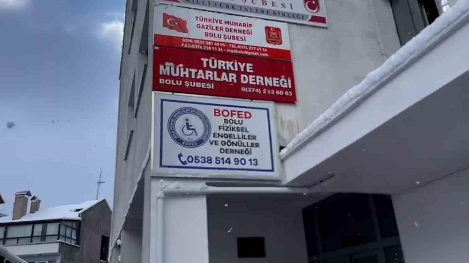 boluda hirsizlar engelliler derneginin masa ve sandalyesini caldi 0 Sjp5cyMb