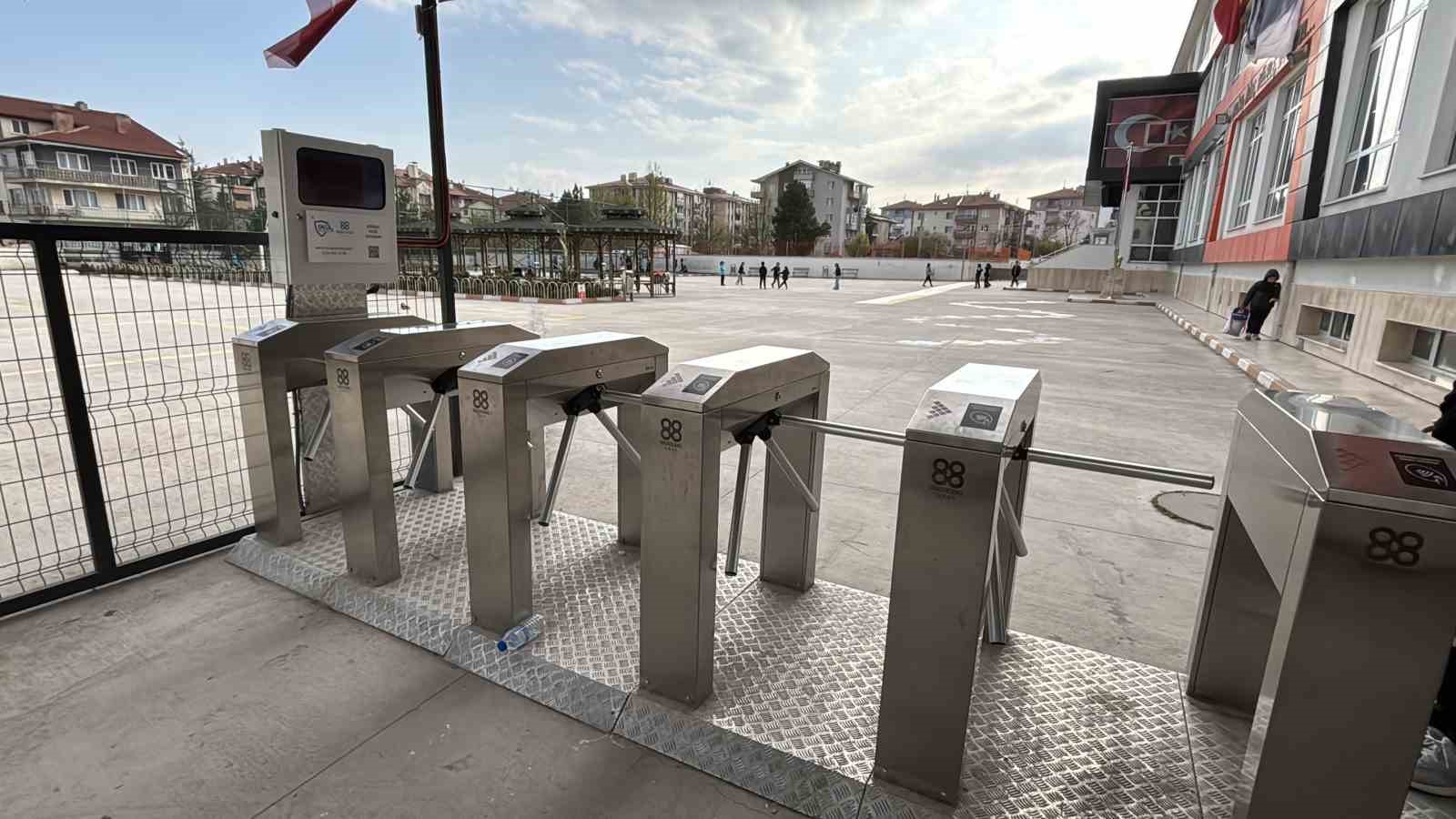 boluda ilkokulda kartli turnike sistemi begeni topluyor 0
