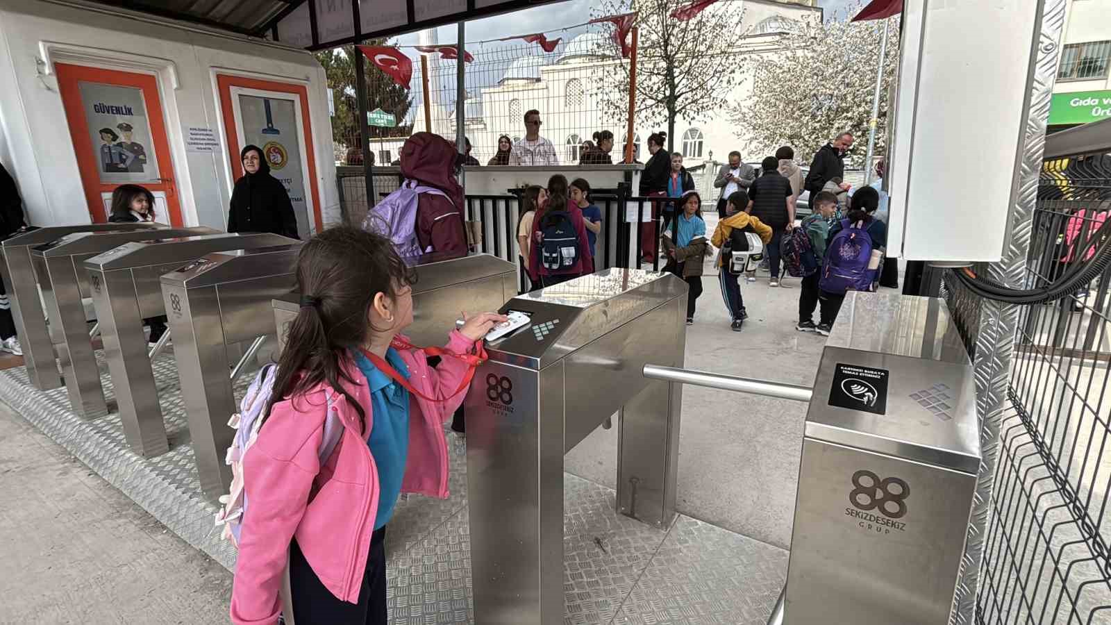 boluda ilkokulda kartli turnike sistemi begeni topluyor 2 t4fZzu7V