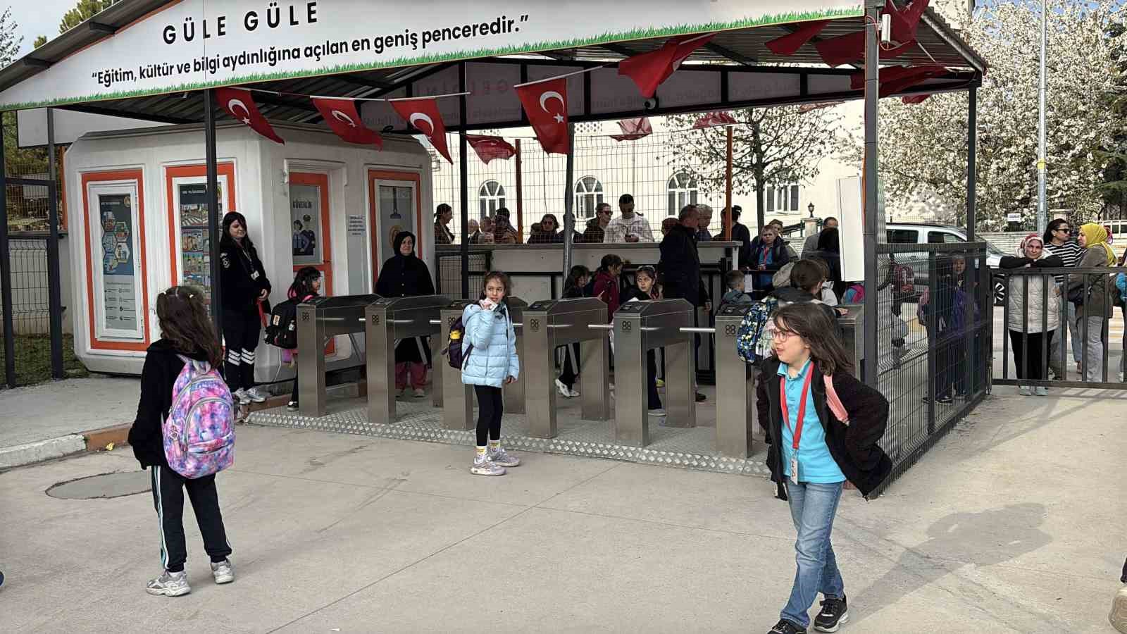 boluda ilkokulda kartli turnike sistemi begeni topluyor 4 6BwWtp1E