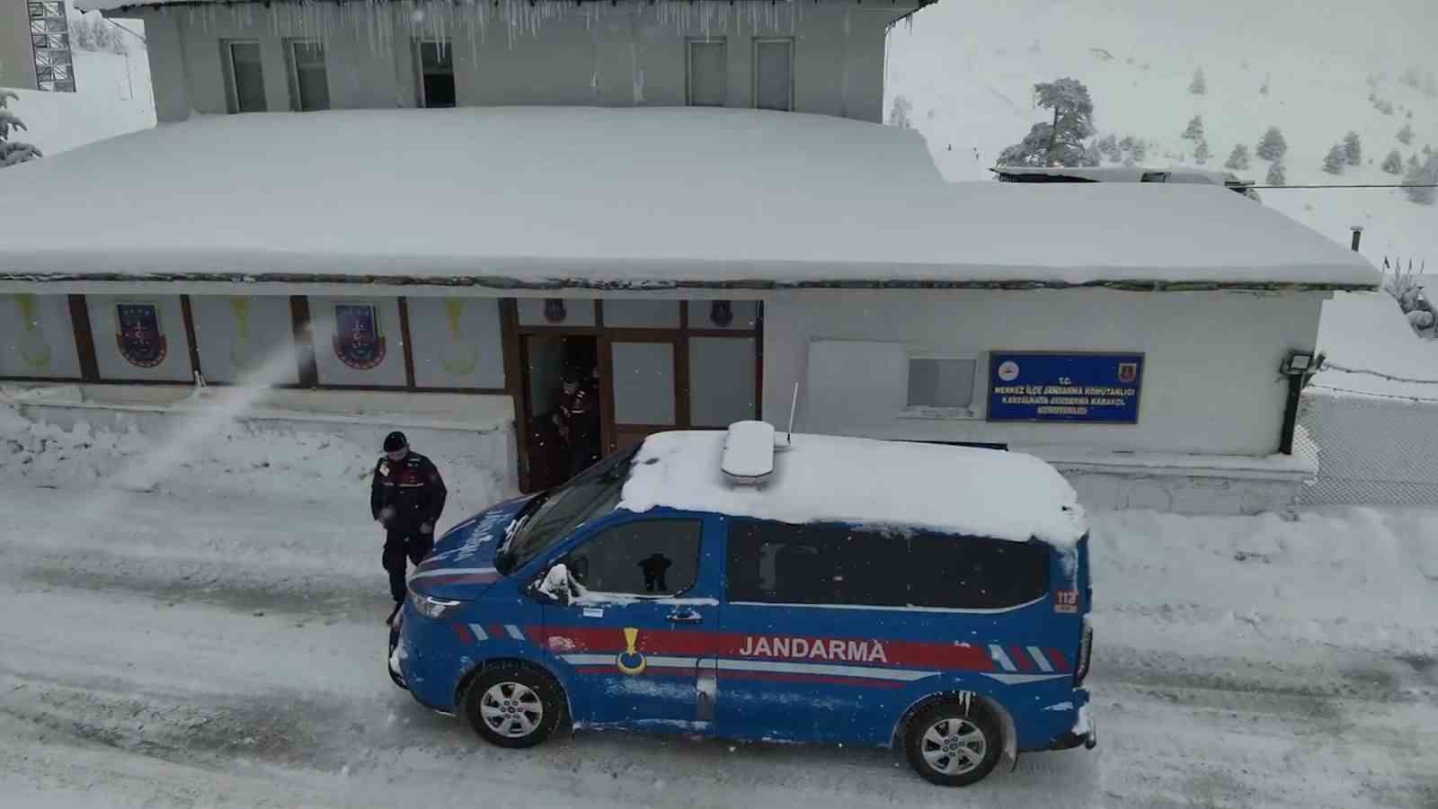 boluda jandarma ekipleri turizm bolgesinde denetimlerini surduruyor 0 ngw9A4ZS