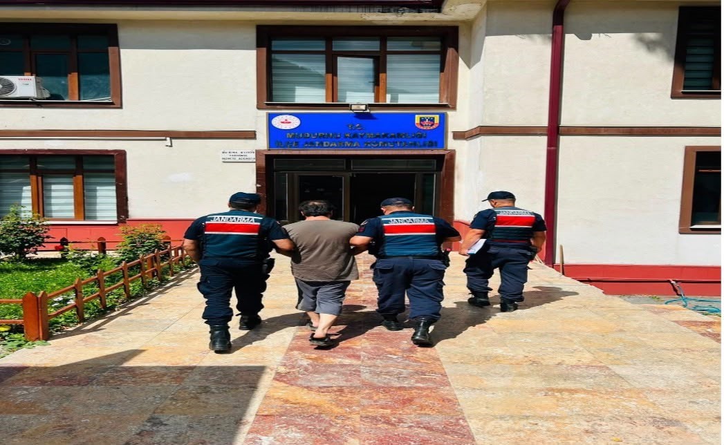 boluda kablo hirsizligi suphelisi caldigi kablolarla yakalandi 0 jt44J7CD