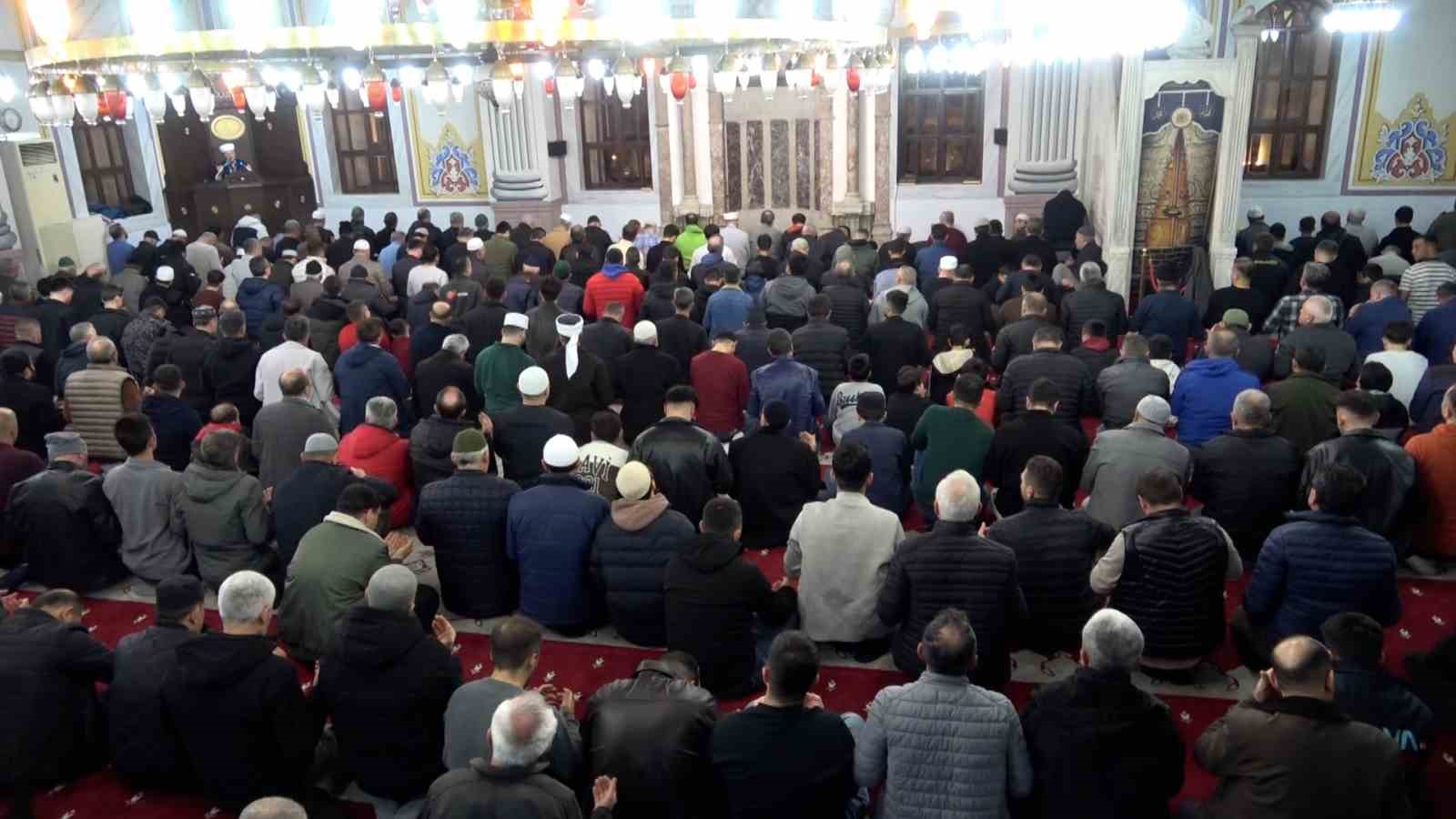 boluda kadir gecesinde camiler doldu tasti 3