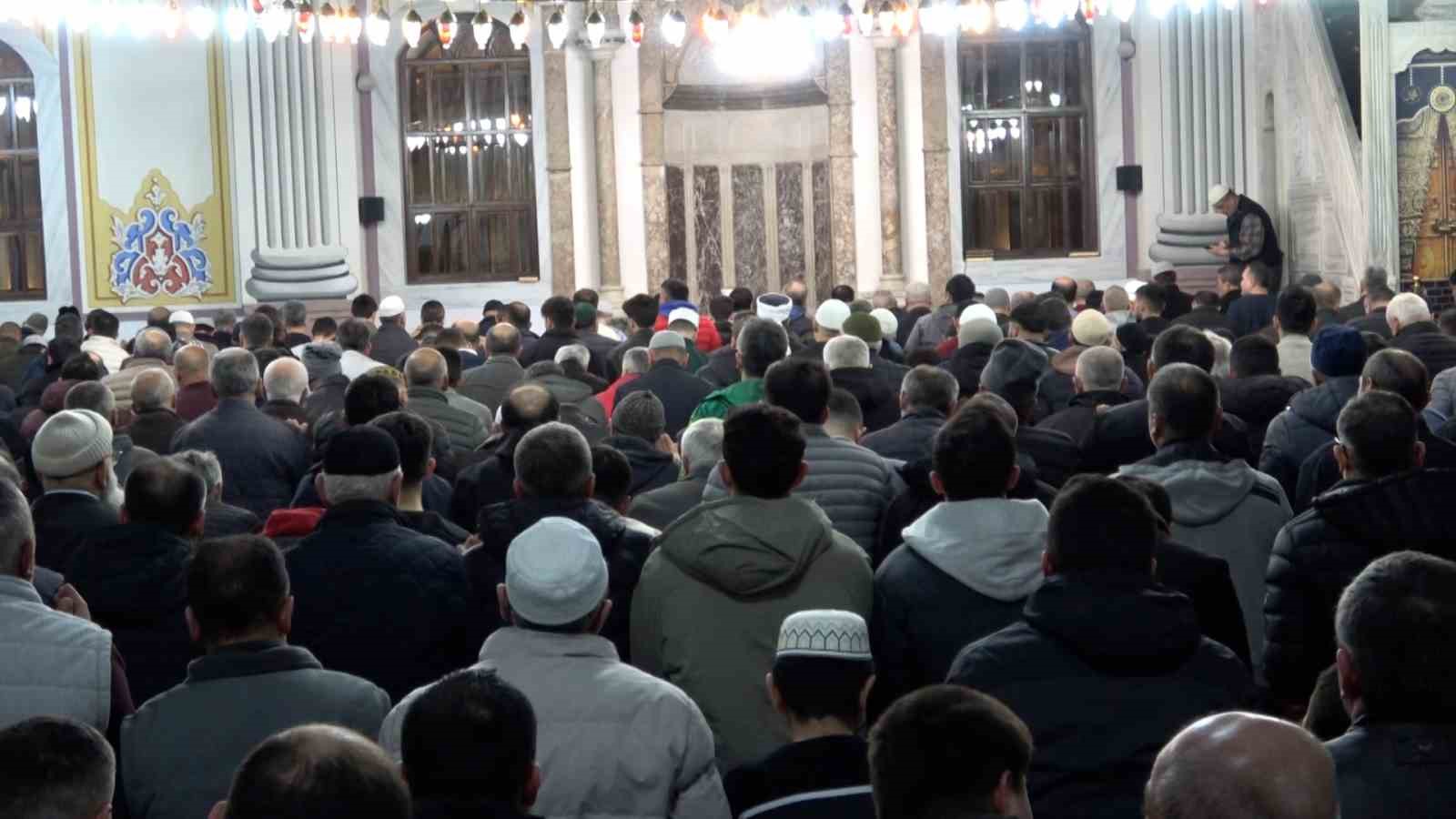 boluda kadir gecesinde camiler doldu tasti 4